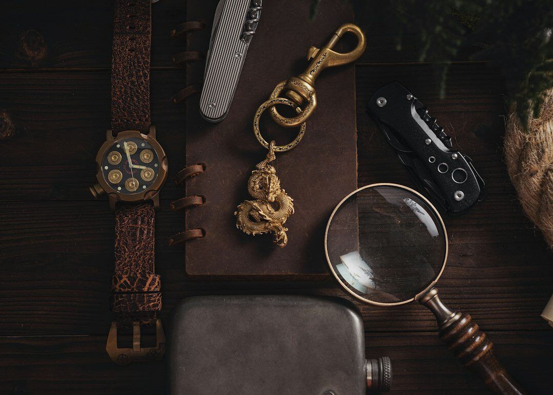 detective investigating