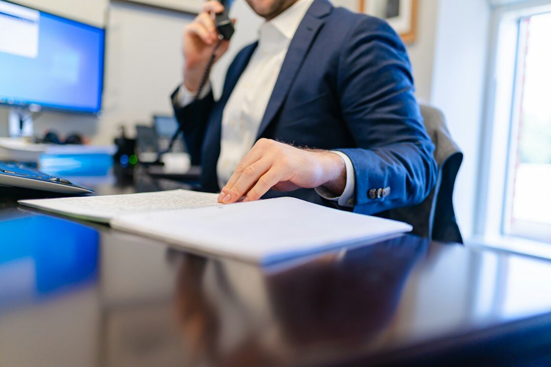 private investigator in office